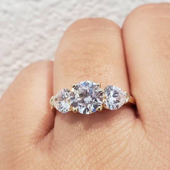 2 Ct 14K Yellow Gold Round Heart 3 Stone